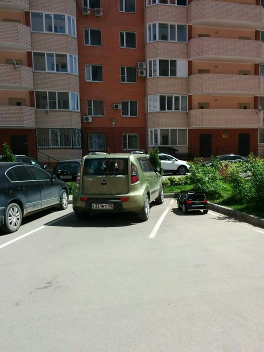 Так паркуются нормальные пацаны !