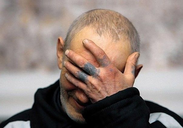 женщины и монархи преклоняются перед гениями.