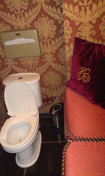 Туалетодного  киевского ресторана