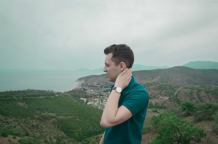На море