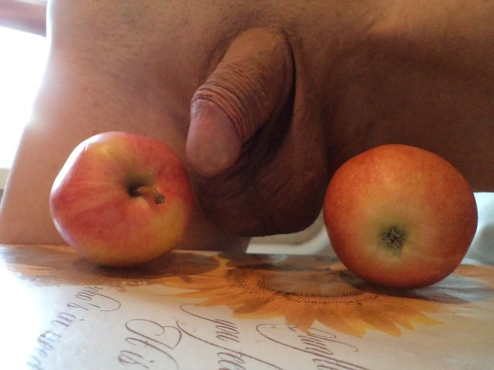 На секс-кухне яблоки