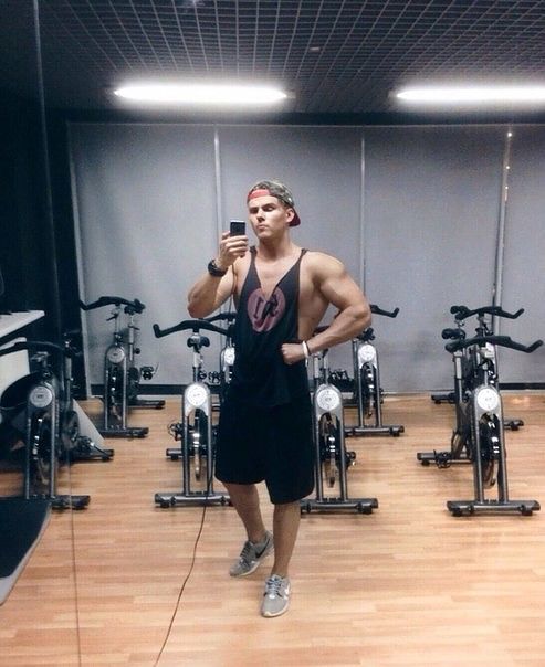 в спорт зале ))