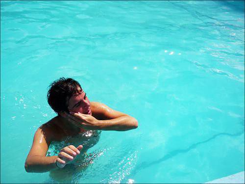 я в бассейне