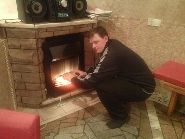 Я настолько горяч что разжигаю пламя руками:)