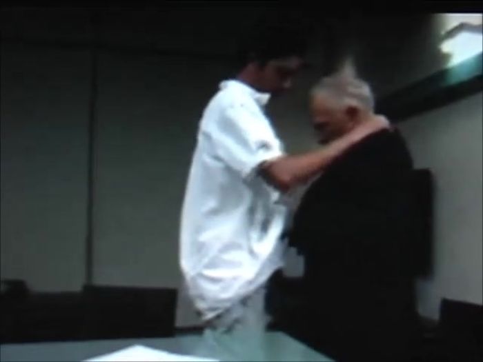 ДЕД ЕБЕТ ВНУКА