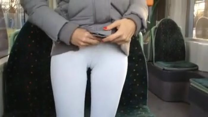 Дрочит и сосет в автобусе