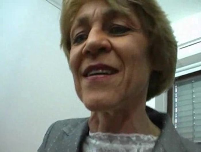 КОНЧИЛ В ЗРЕЛУЮ НЕМКУ