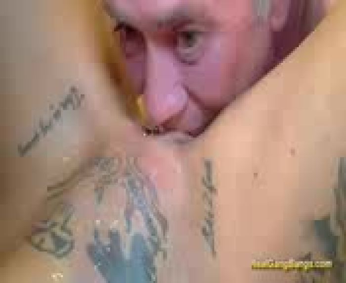 вылизал после всех