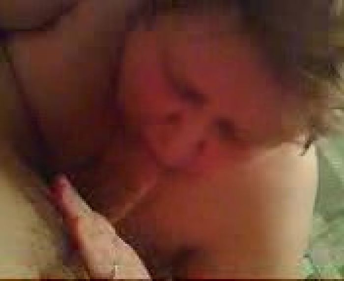 сосёт и дрочит пизду