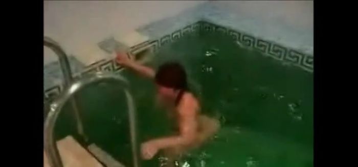 Жена голая в сауне