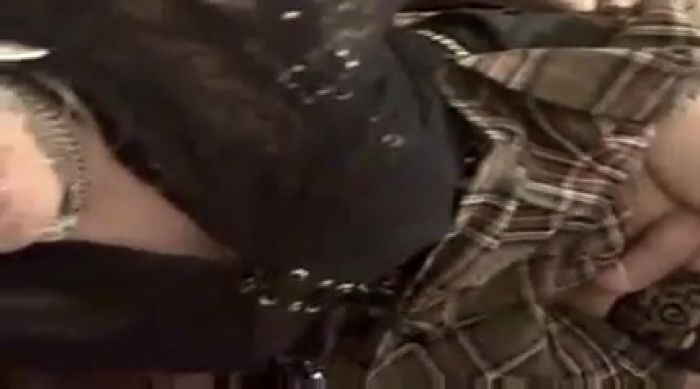 Парню-девочке кончили в рот