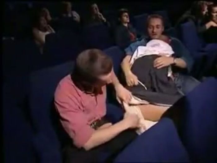 монашка в кенотеатре