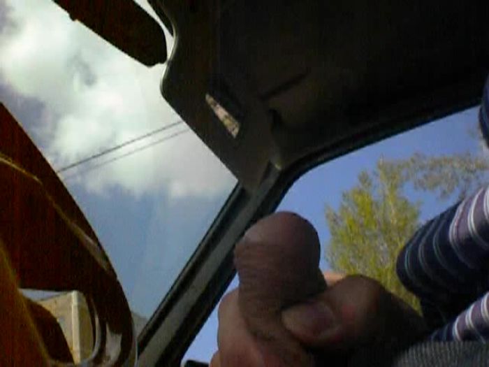 Мастурбация в автомобиле